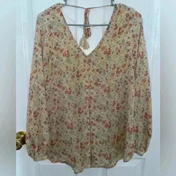 LC Lauren Conrad Tops - 💜 Long Sleeve Lauren Conrad Lightweight Floral Print Blouse